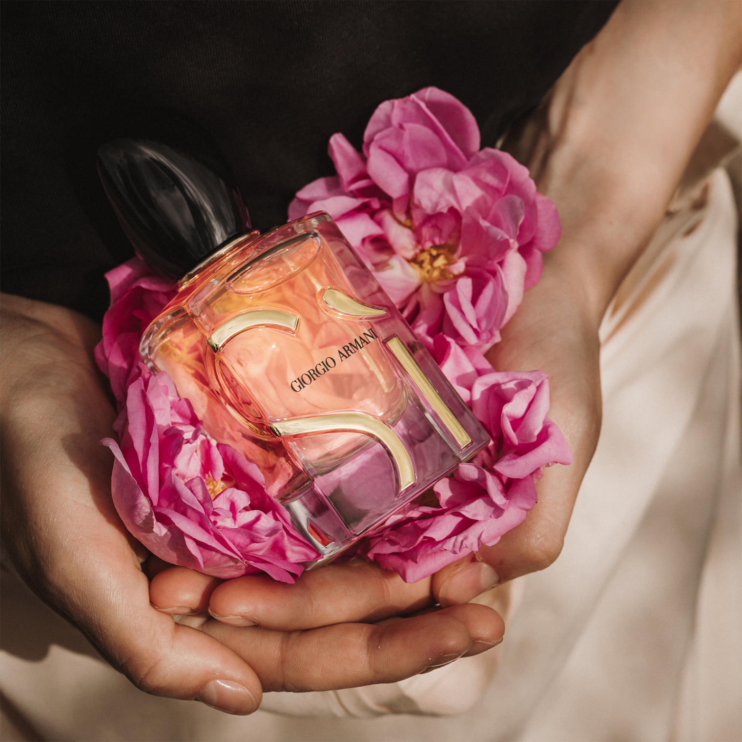Giorgio Armani Sì Eau de Parfum bottle cradled in pink roses